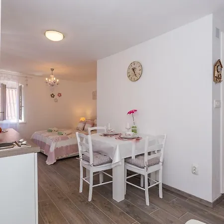 Slavka Apartment *